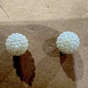 Baby pearl bunch earrings